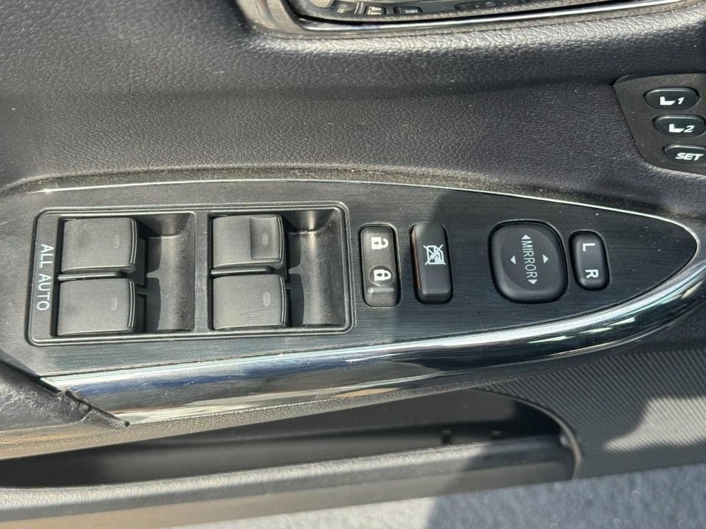 Used 2018 Toyota Avalon Limited FWD image 22