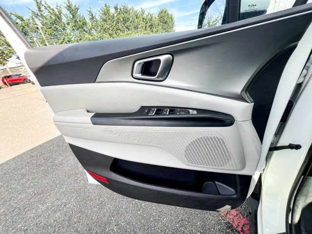 Certified 2024 Kia Carnival LX image 18