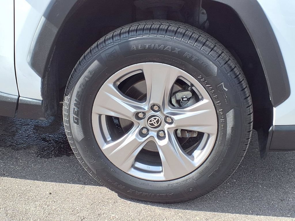 Used 2022 Toyota RAV4 XLE w/ Convenience Package FWD image 10