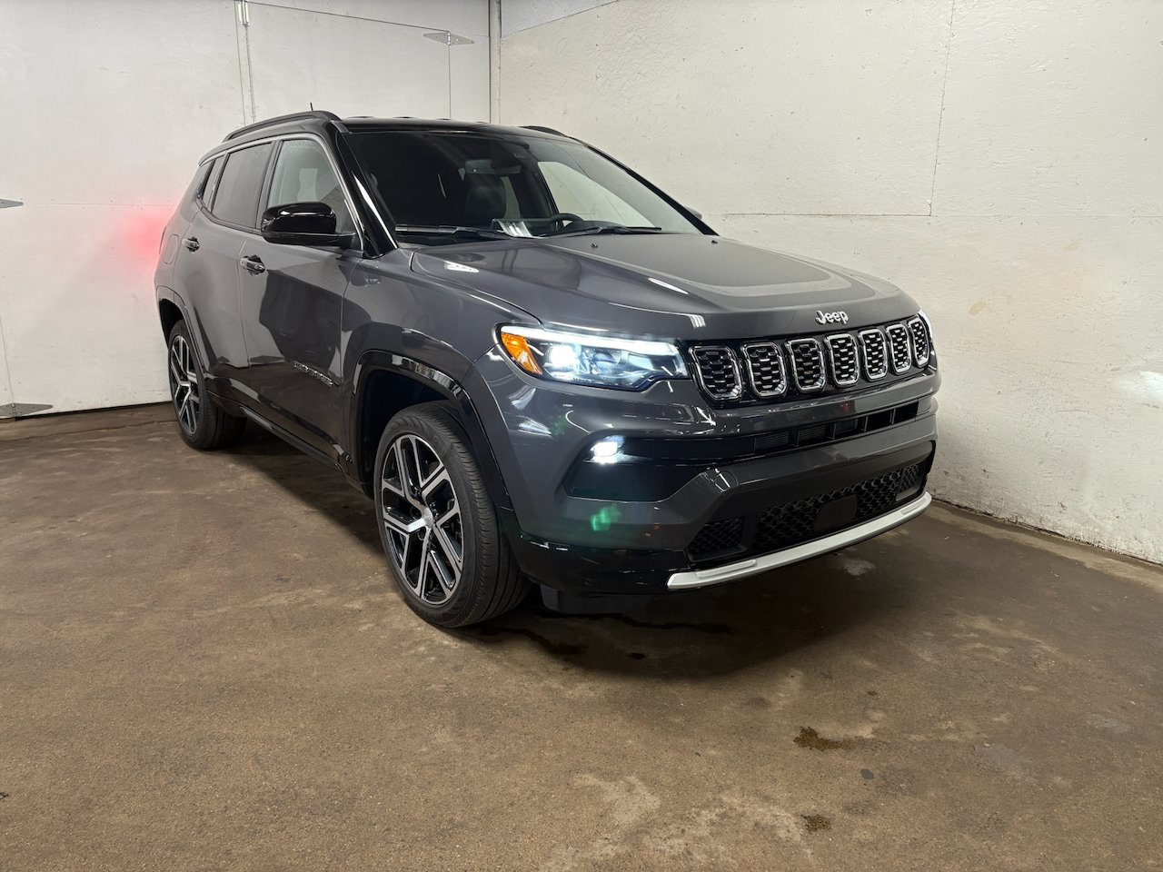 Used 2024 Jeep Compass Limited w/ Elite Group AWD/4WD image 1