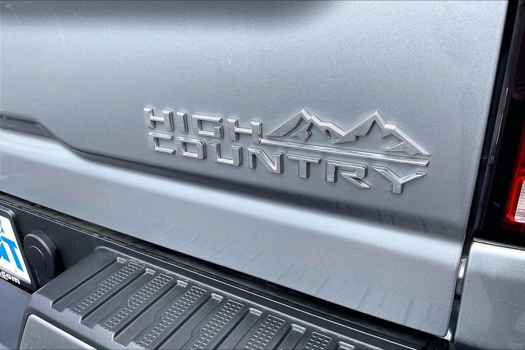 Used 2024 Chevrolet Silverado 2500 High Country w/ High Country Premium Package AWD/4WD image 28