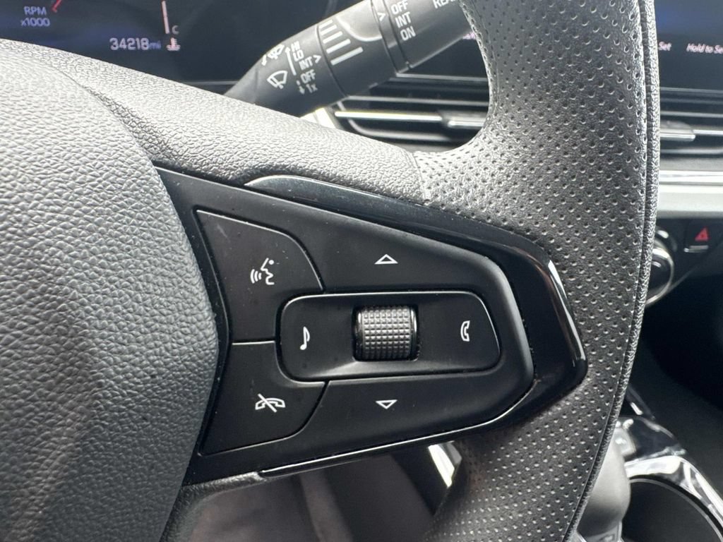 Used 2025 Chevrolet Trax LT FWD image 24