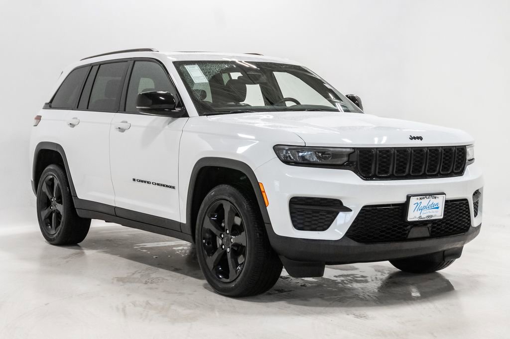 Certified 2023 Jeep Grand Cherokee Altitude AWD/4WD image 6