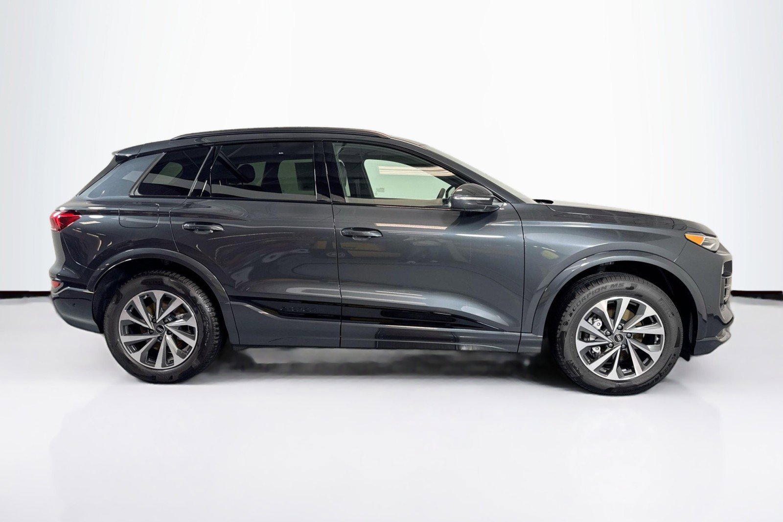 New 2027 Audi Q6 e-tron Premium image 4