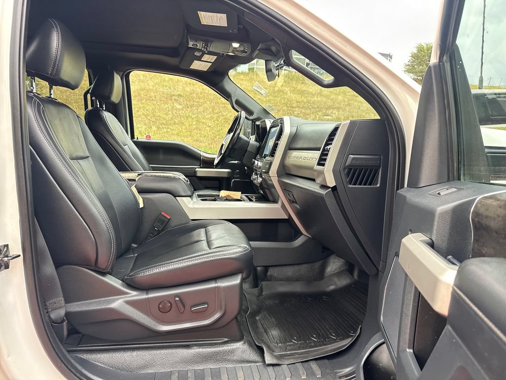 Used 2022 Ford F350 Lariat w/ Black Appearance Package AWD/4WD image 29