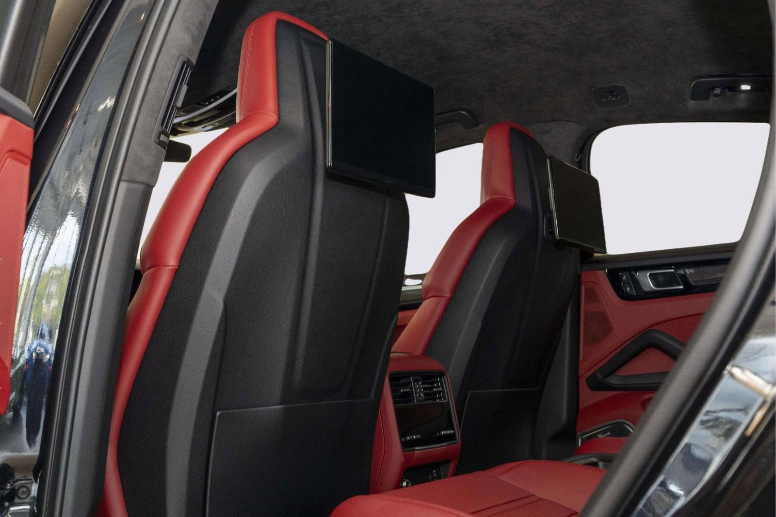 Used 2022 Porsche Cayenne Turbo GT AWD/4WD image 57