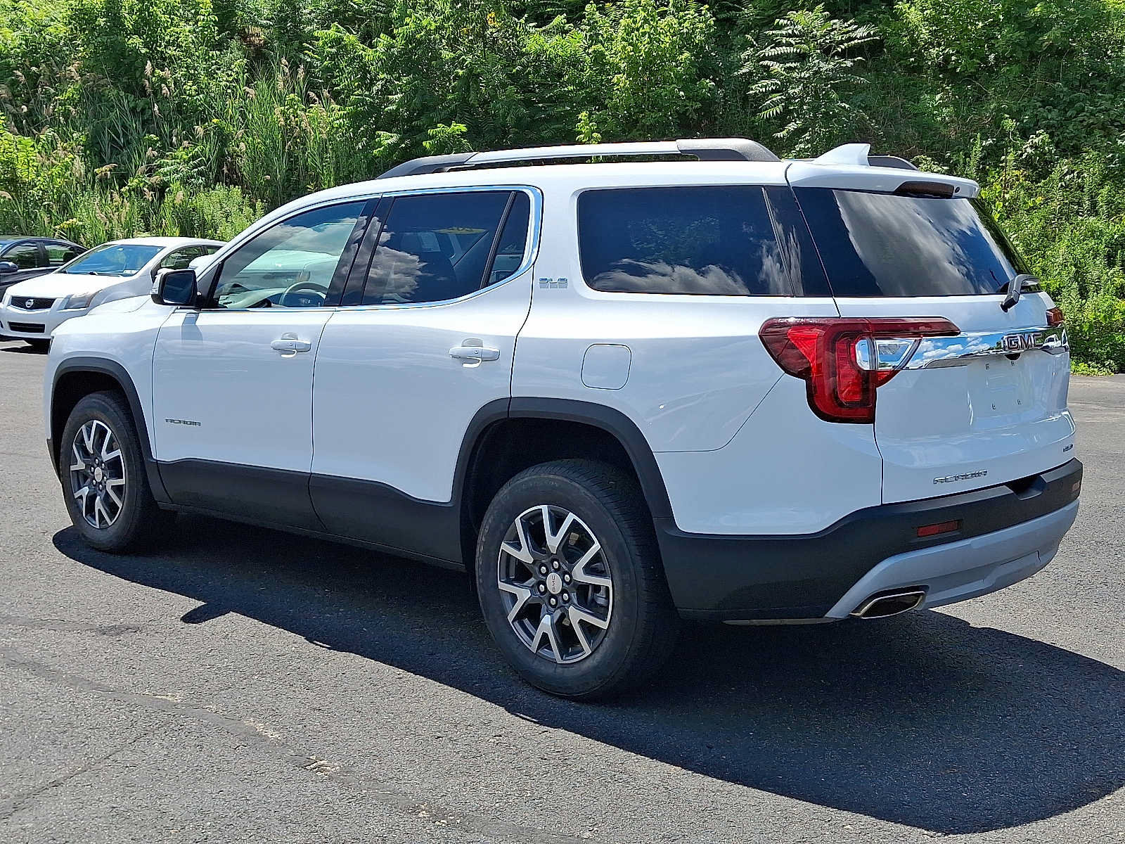 Used 2023 GMC Acadia SLE w/ Driver Convenience Package AWD/4WD image 5