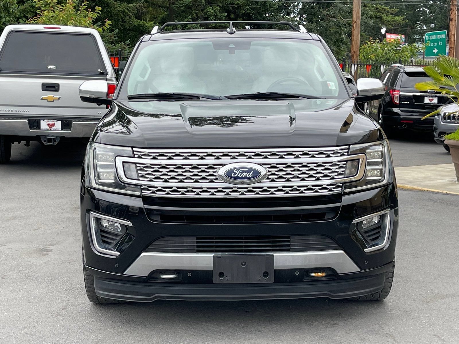 Used 2018 Ford Expedition Max Platinum AWD/4WD image 2