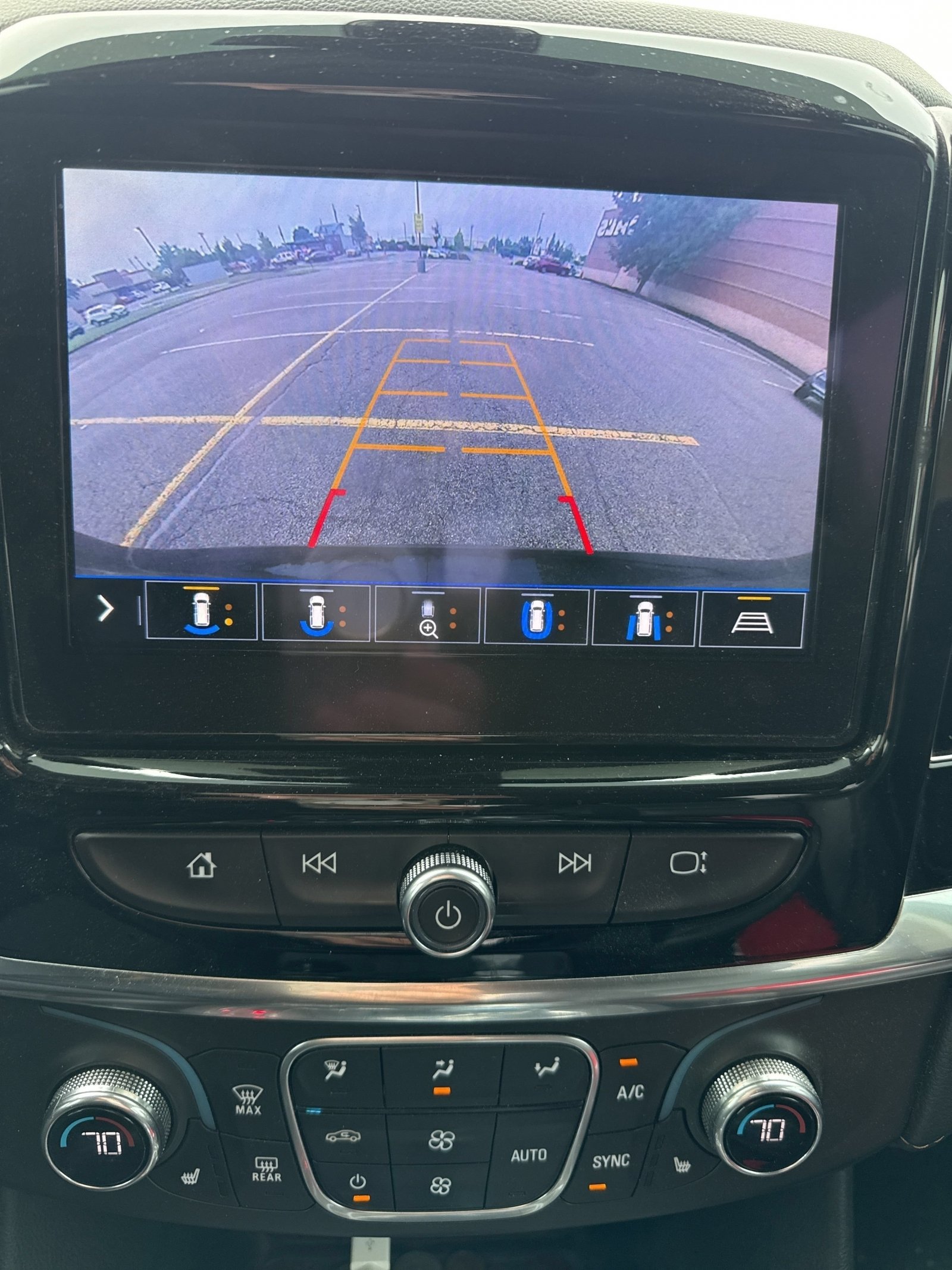 Used 2020 Chevrolet Traverse RS FWD image 2