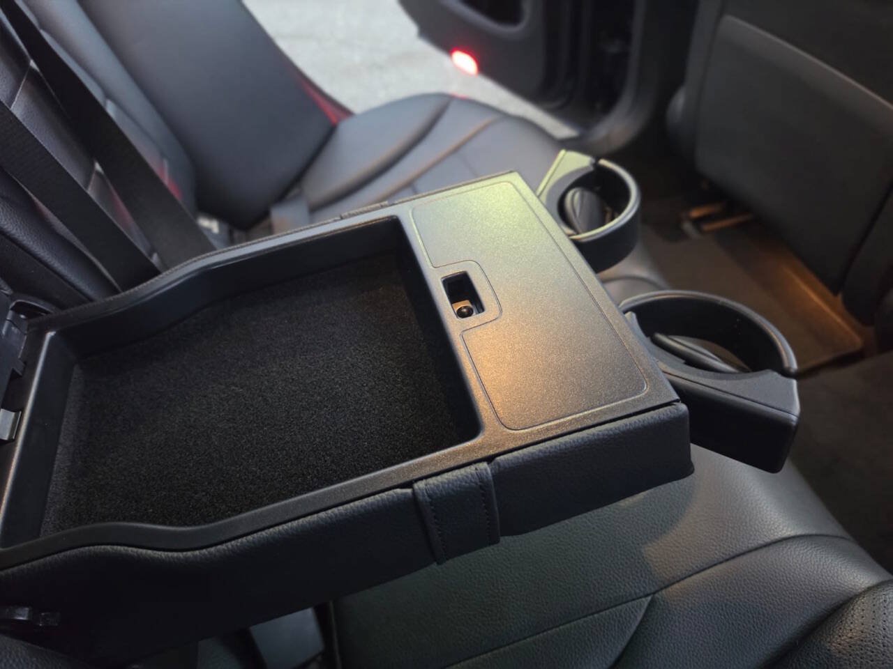 Used 2015 Mercedes-Benz C 300 Sedan image 31