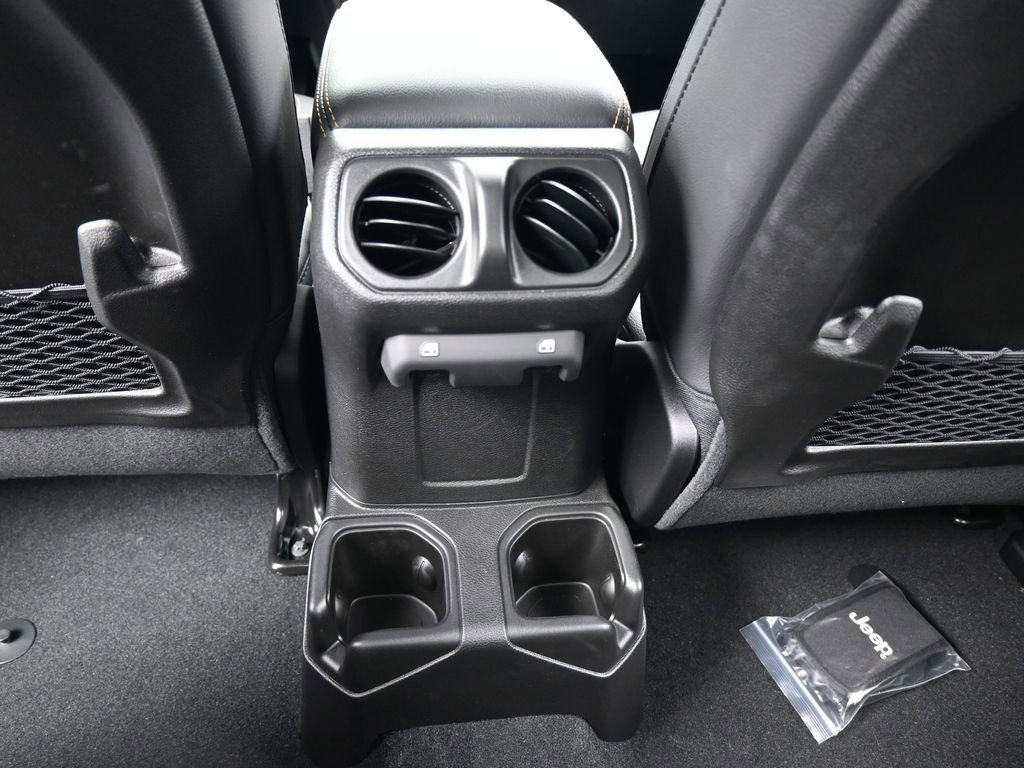 Used 2024 Jeep Gladiator Sport w/ Premium Package image 37