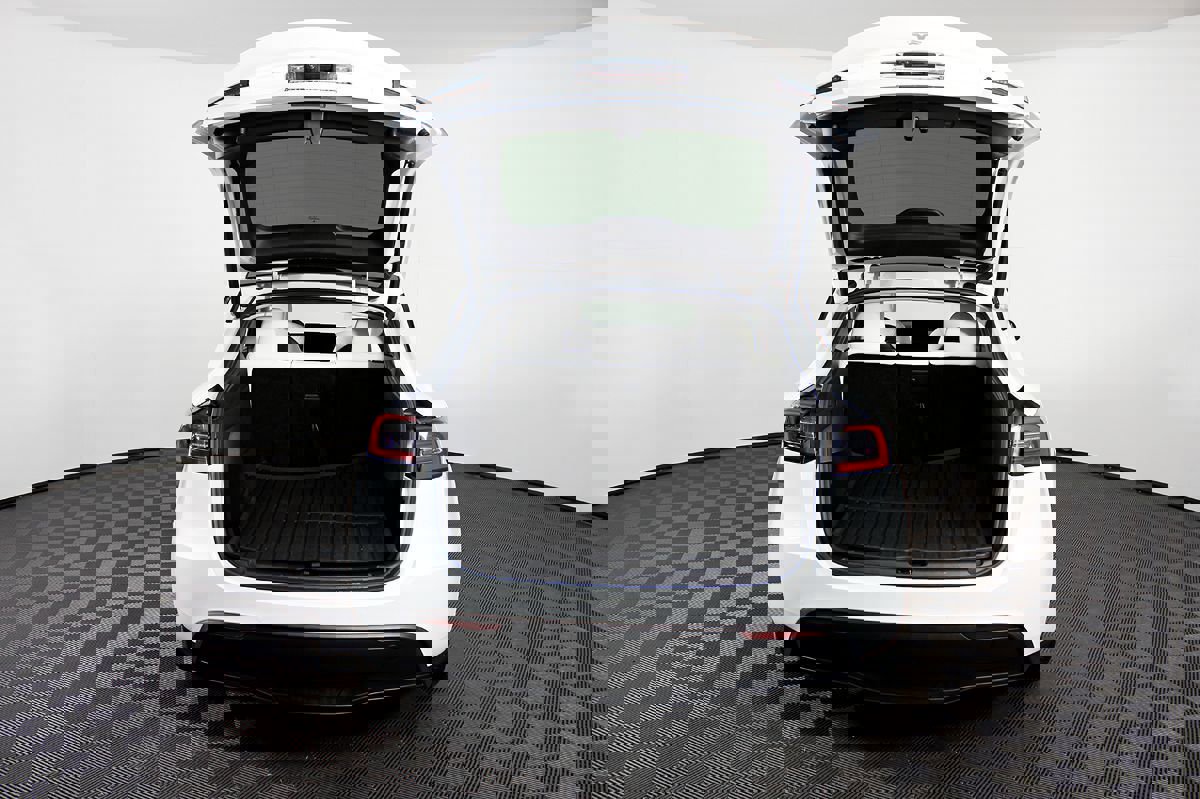 Used 2020 Tesla Model Y Long Range image 44