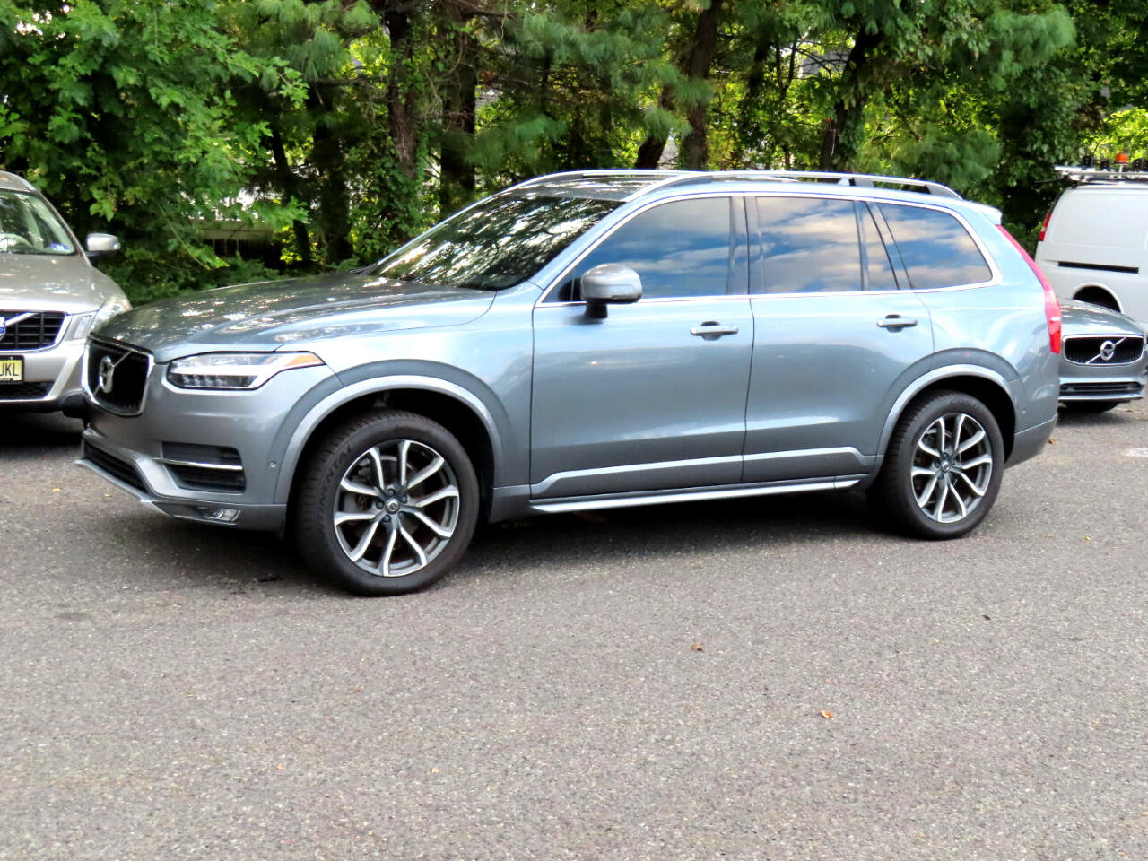 Used 2018 Volvo XC90 T6 Momentum w/ Convenience Package image 2