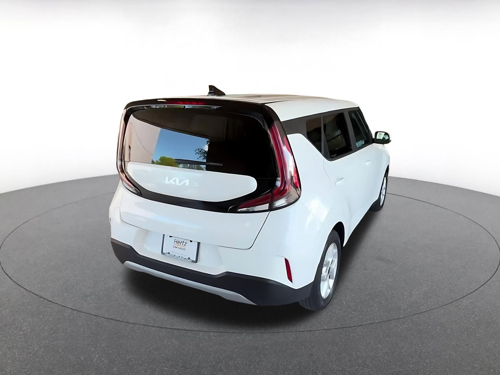 Used 2025 Kia Soul LX w/ LX Technology Package FWD image 14