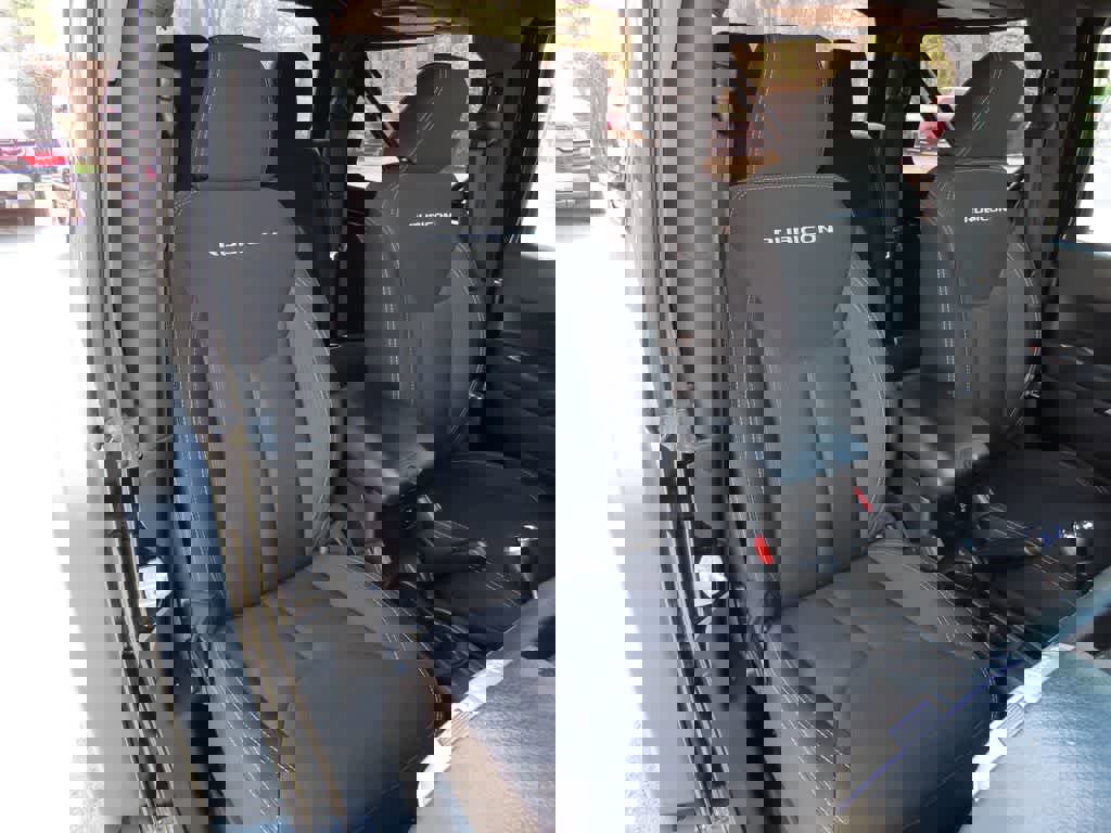 Used 2015 Jeep Wrangler Rubicon w/ Power Convenience Group image 15