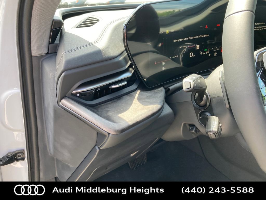 Used 2025 Audi Q5 Premium w/ Convenience Package image 15