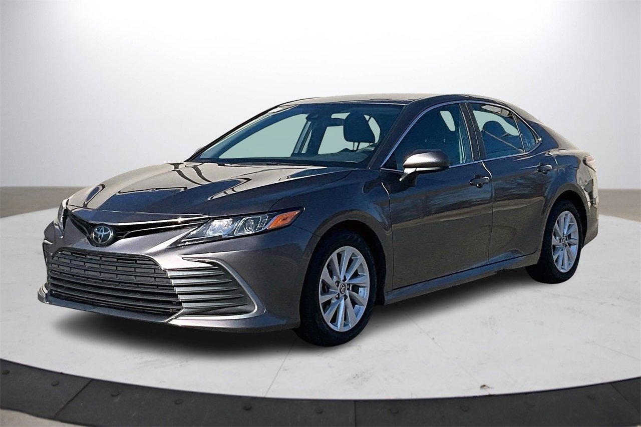 Used 2023 Toyota Camry LE image 4