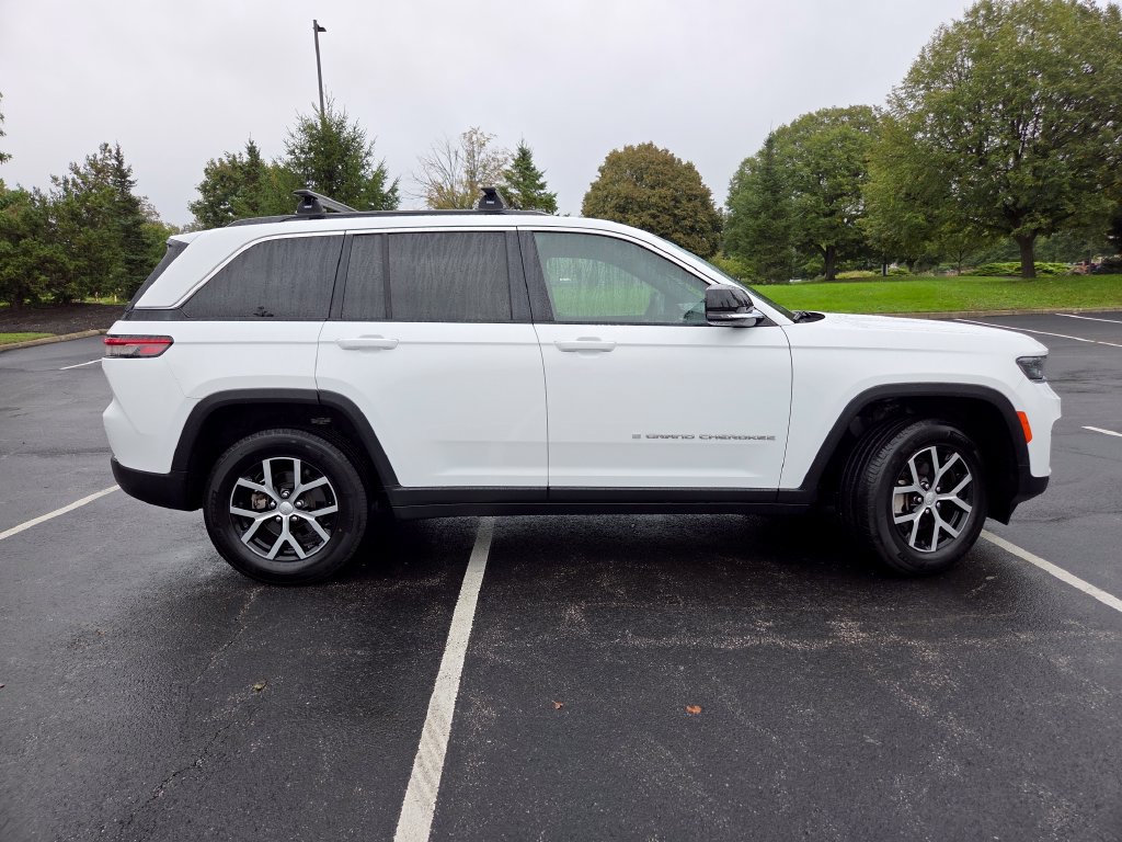 Used 2024 Jeep Grand Cherokee Limited AWD/4WD image 28