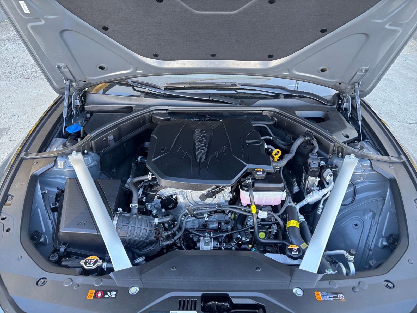Used 2025 Genesis G70 2.5T RWD image 32