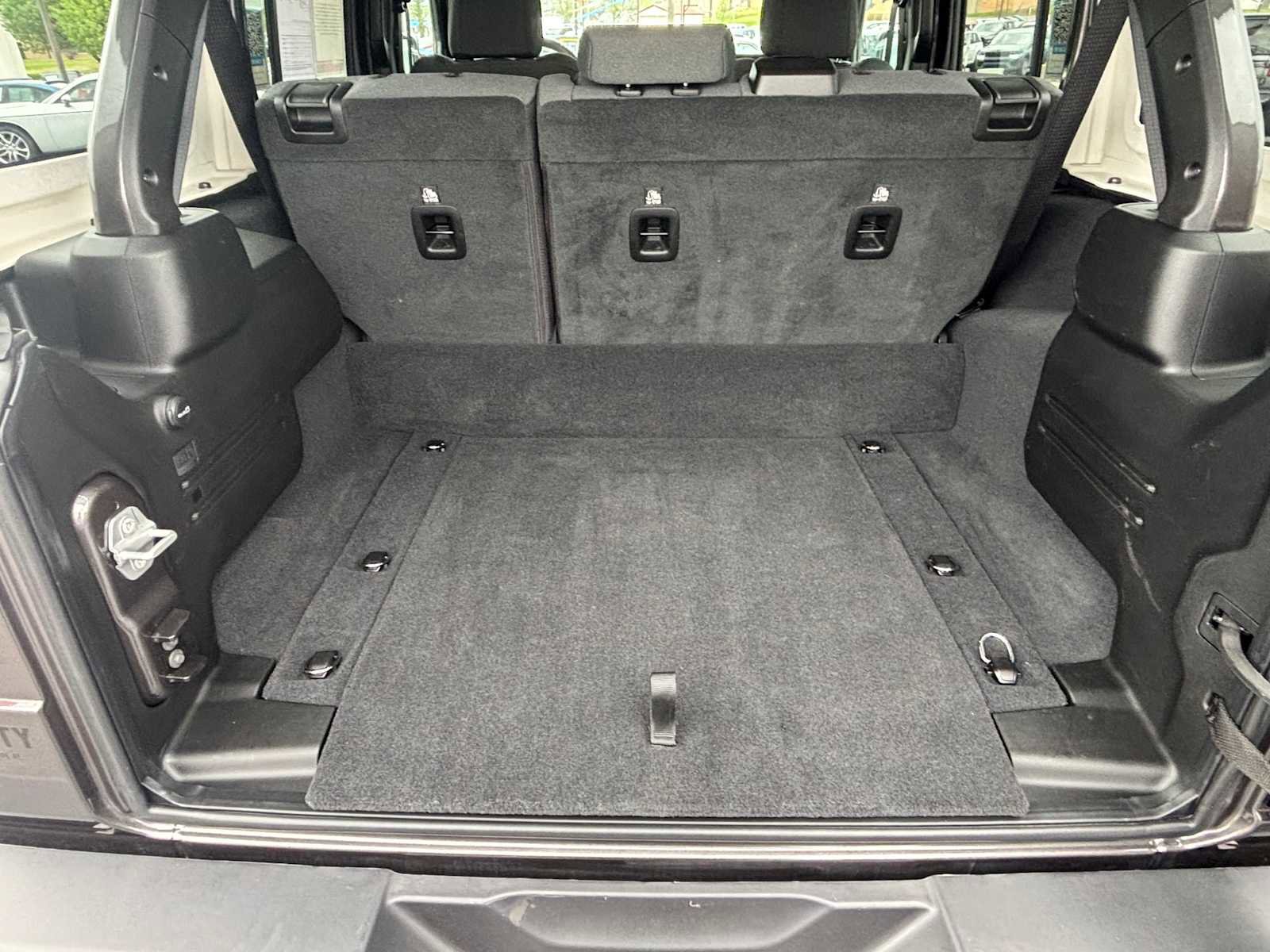 Used 2025 Jeep Wrangler Sahara image 10