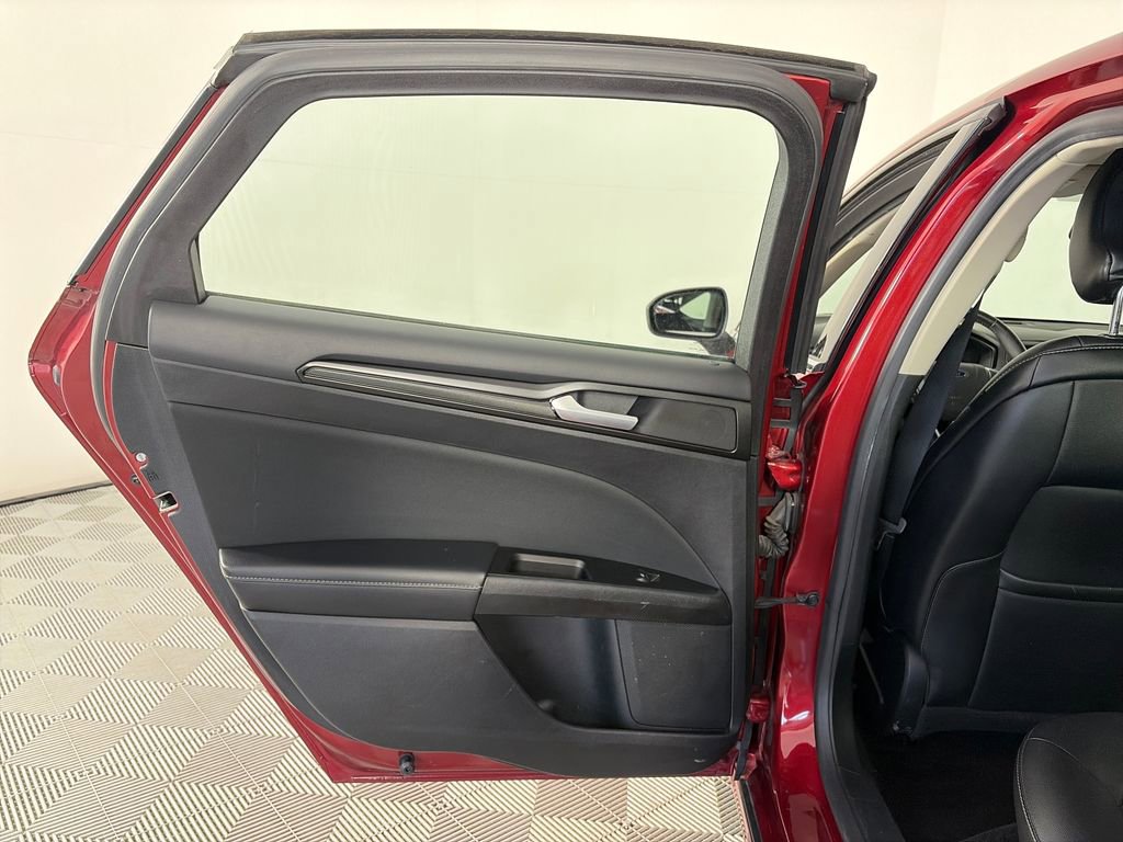 Certified 2018 Ford Fusion SE w/ Equipment Group 201A FWD image 12