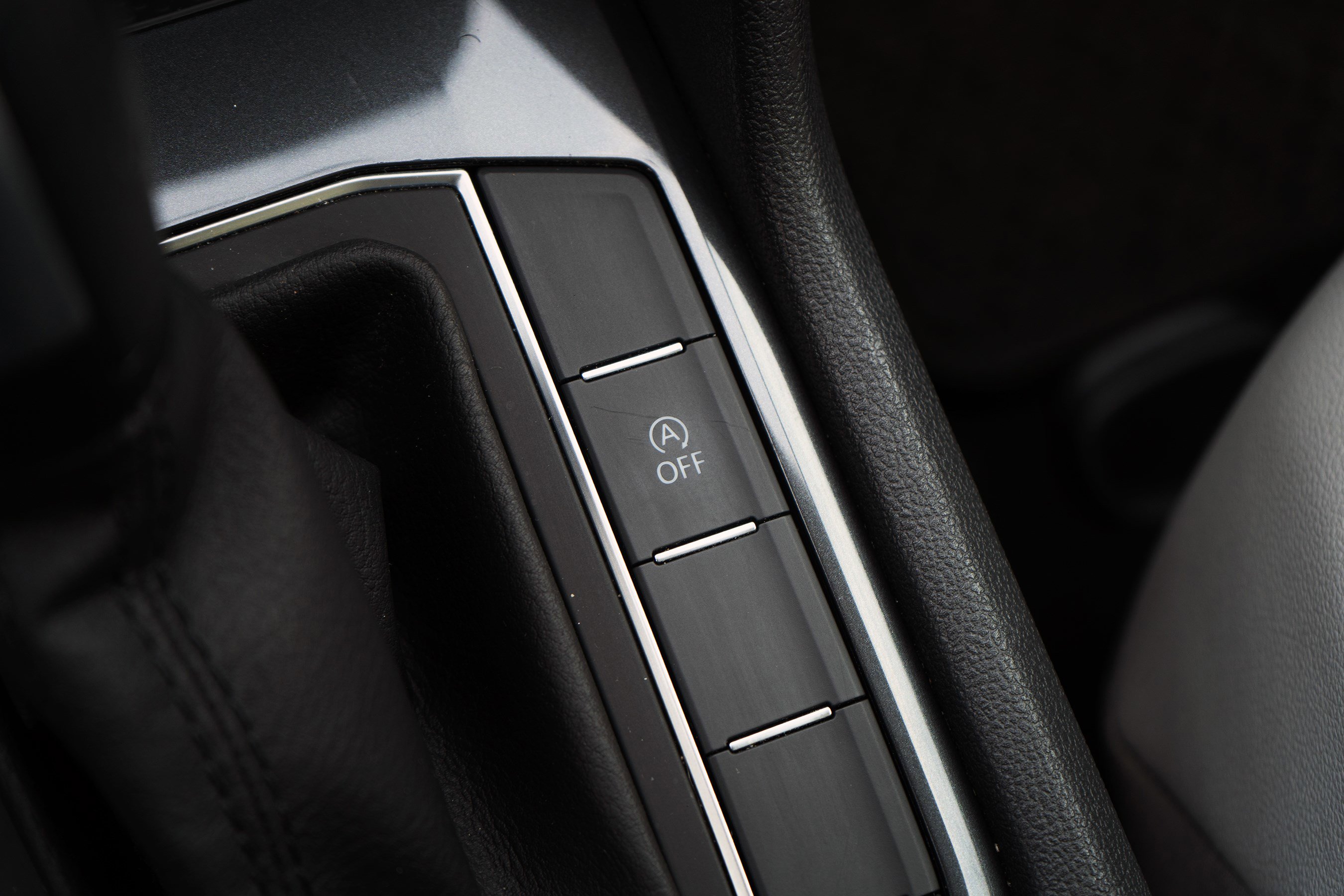 Used 2020 Volkswagen Tiguan SE w/ Panoramic Sunroof Package image 28