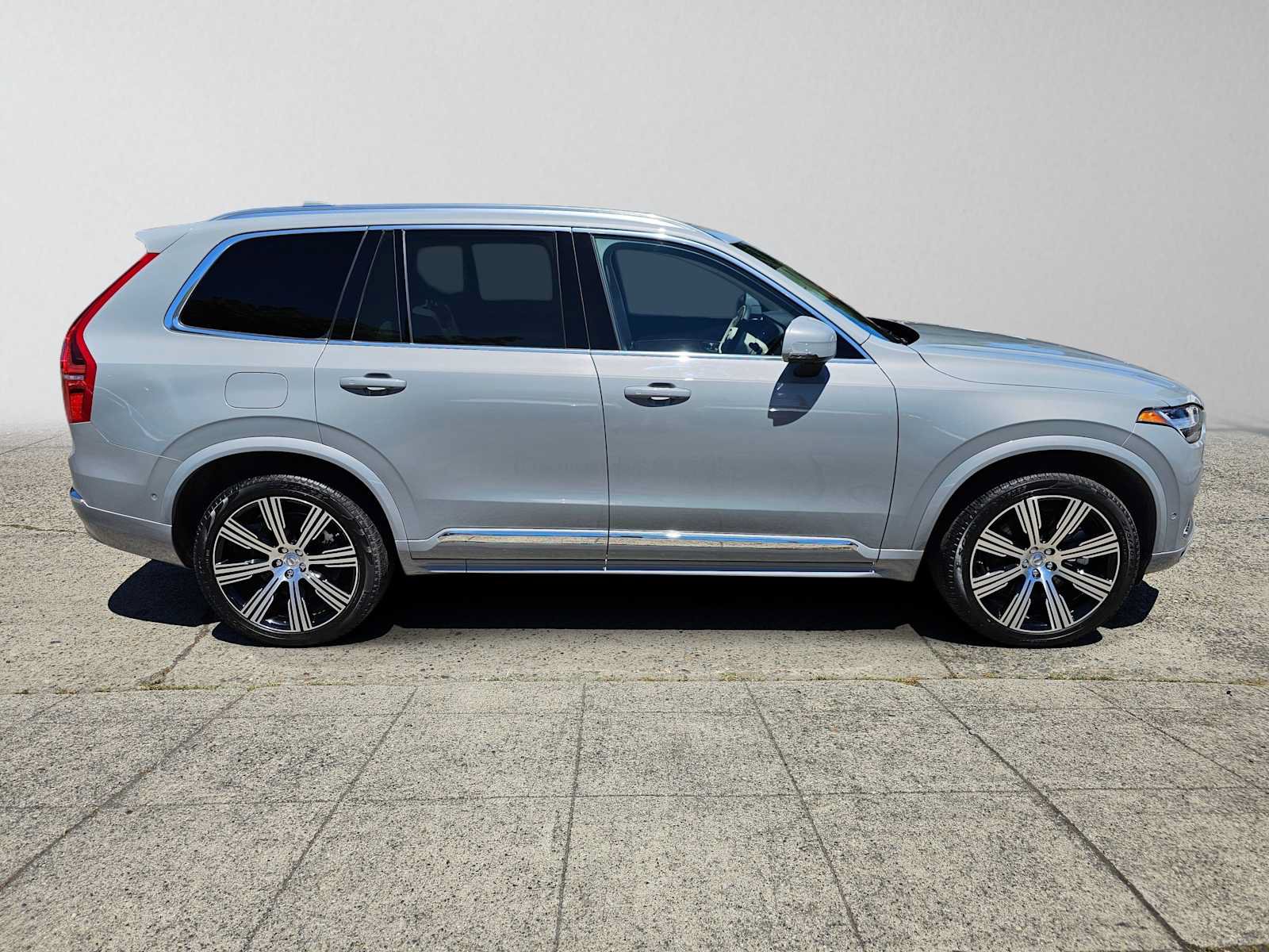 Certified 2025 Volvo XC90 T8 Ultra w/ Protection Package Premier AWD/4WD image 2