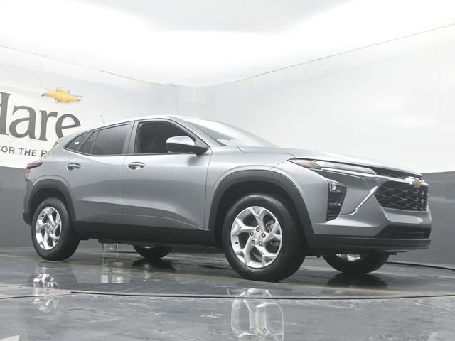 New 2026 Chevrolet Trax LS image 2