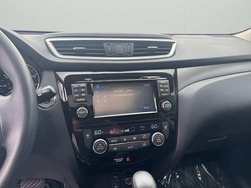 Used 2016 Nissan Rogue SV w/ SV Premium Package image 25