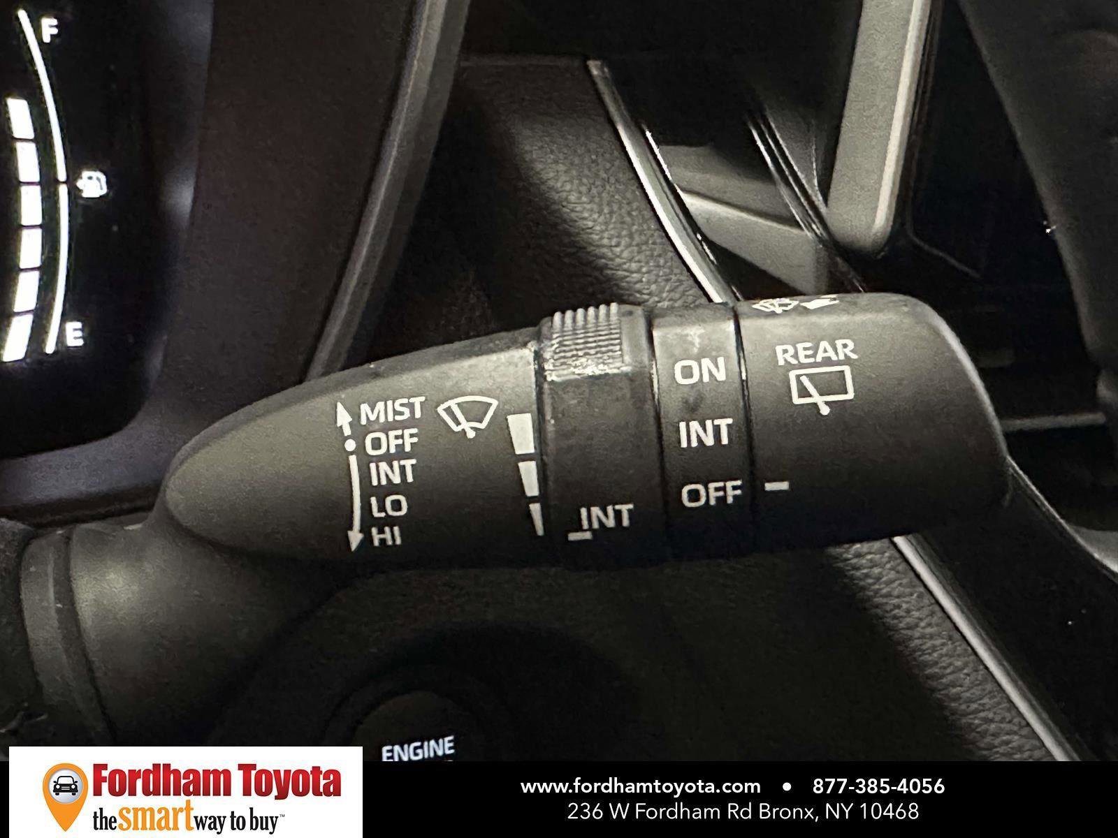 Used 2025 Toyota Corolla Cross XLE image 32