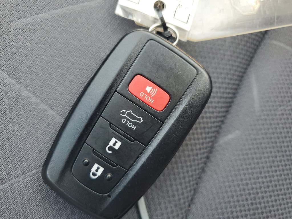 Used 2020 Toyota RAV4 XLE w/ Convenience Package AWD/4WD image 24