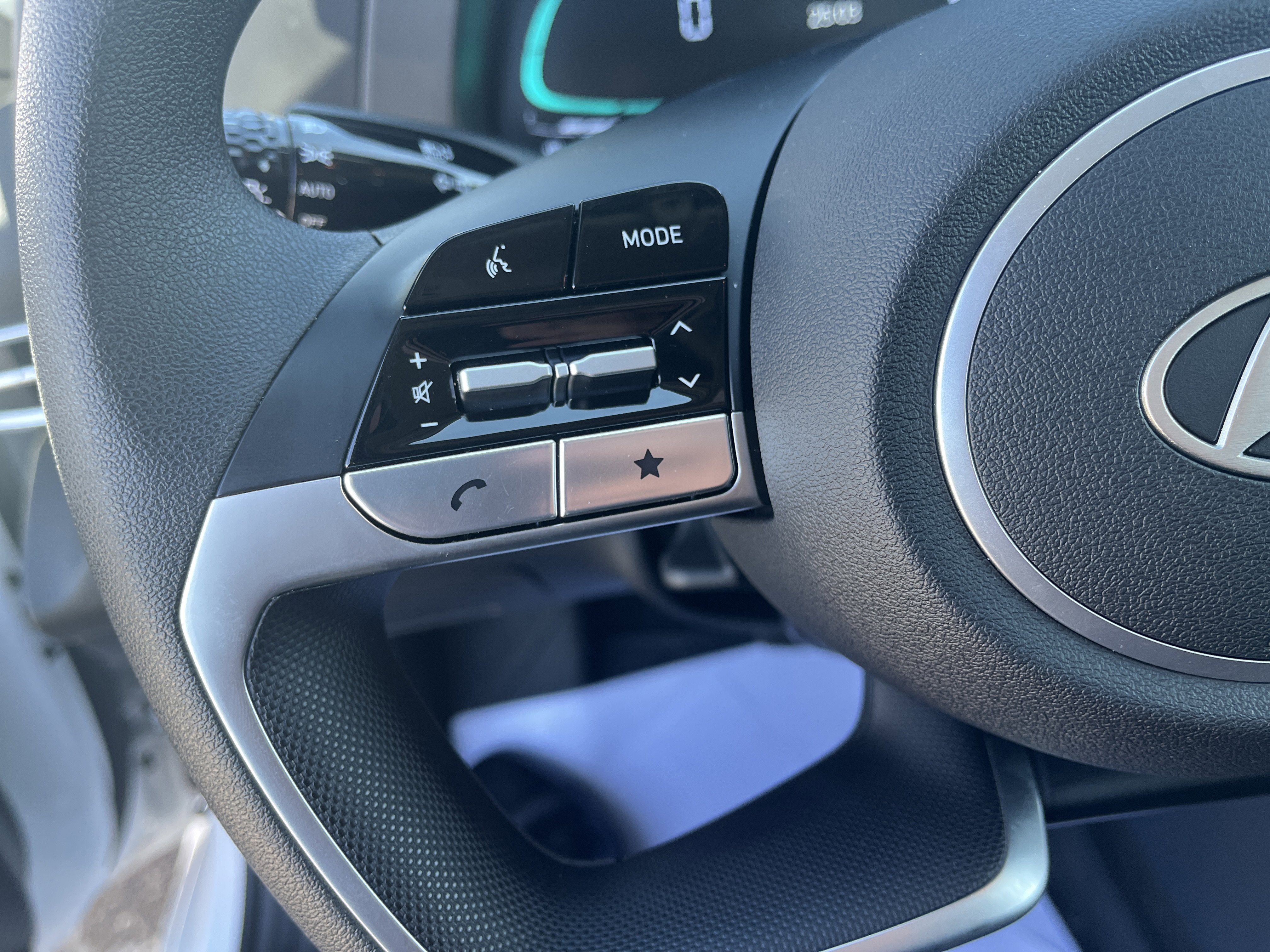 Used 2025 Hyundai Elantra Blue FWD image 19