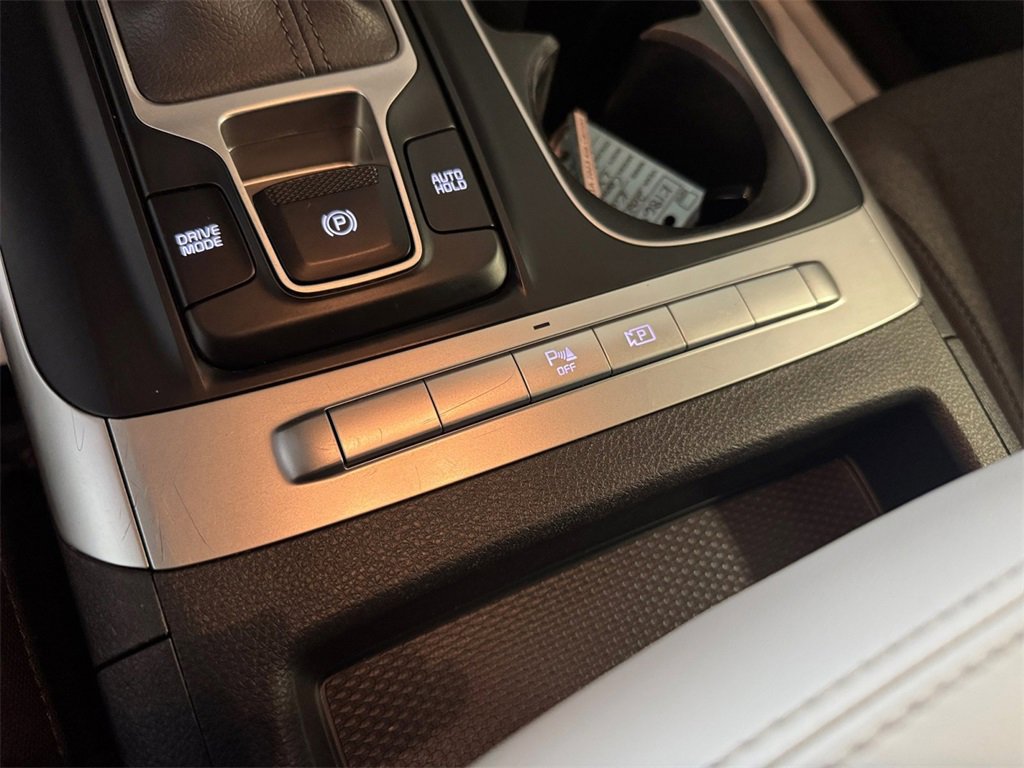 Used 2023 Kia Carnival LX image 30