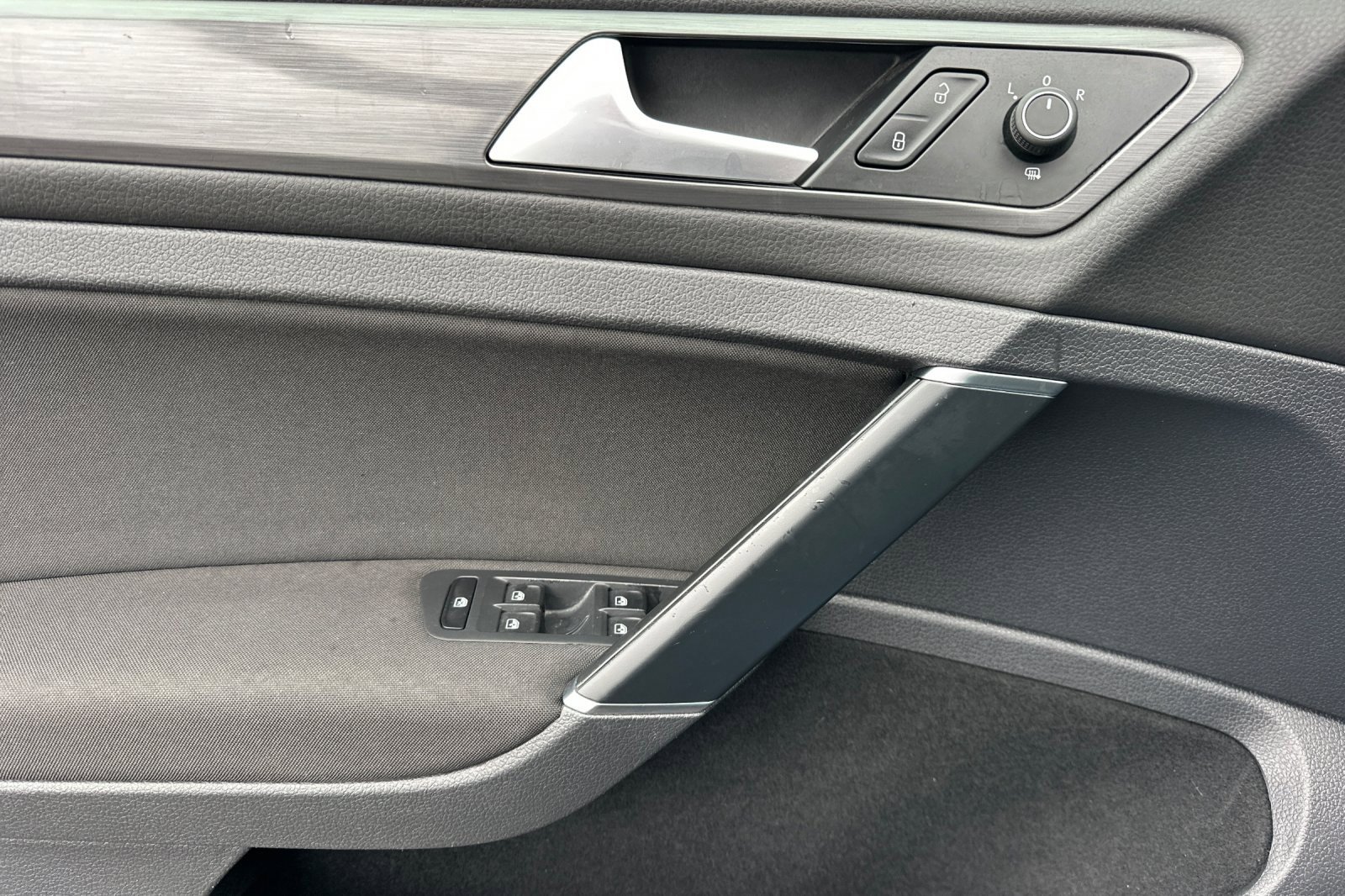 Used 2018 Volkswagen Golf S image 10