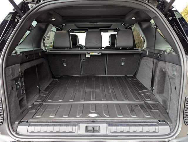 New 2025 Land Rover Discovery Dynamic SE AWD/4WD image 16