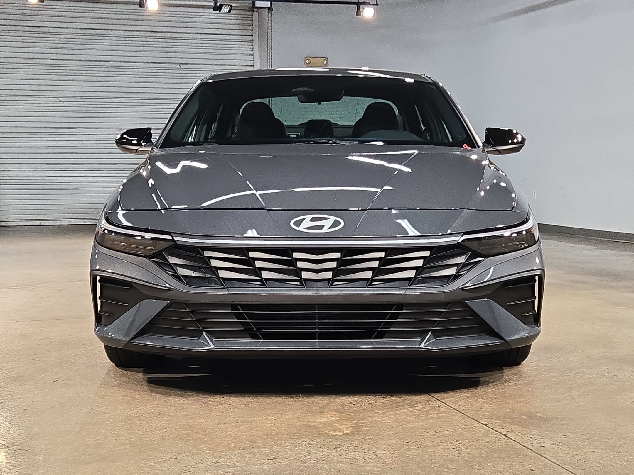 Used 2025 Hyundai Elantra Sport FWD image 2