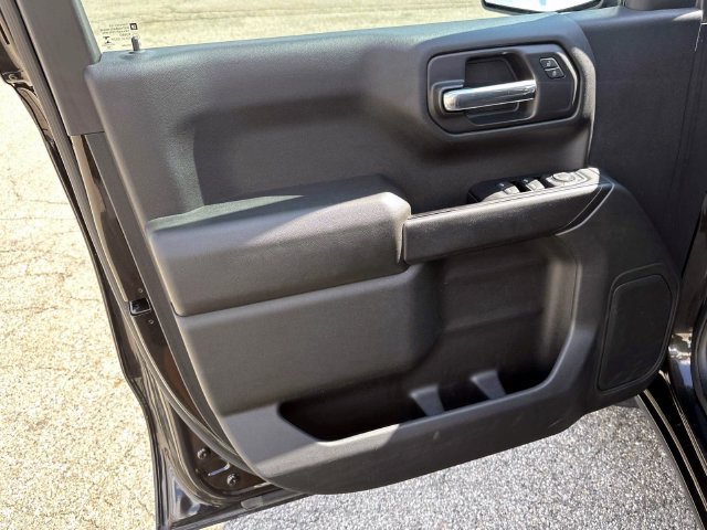 Used 2019 Chevrolet Silverado 1500 Custom w/ Custom Convenience Package AWD/4WD image 17