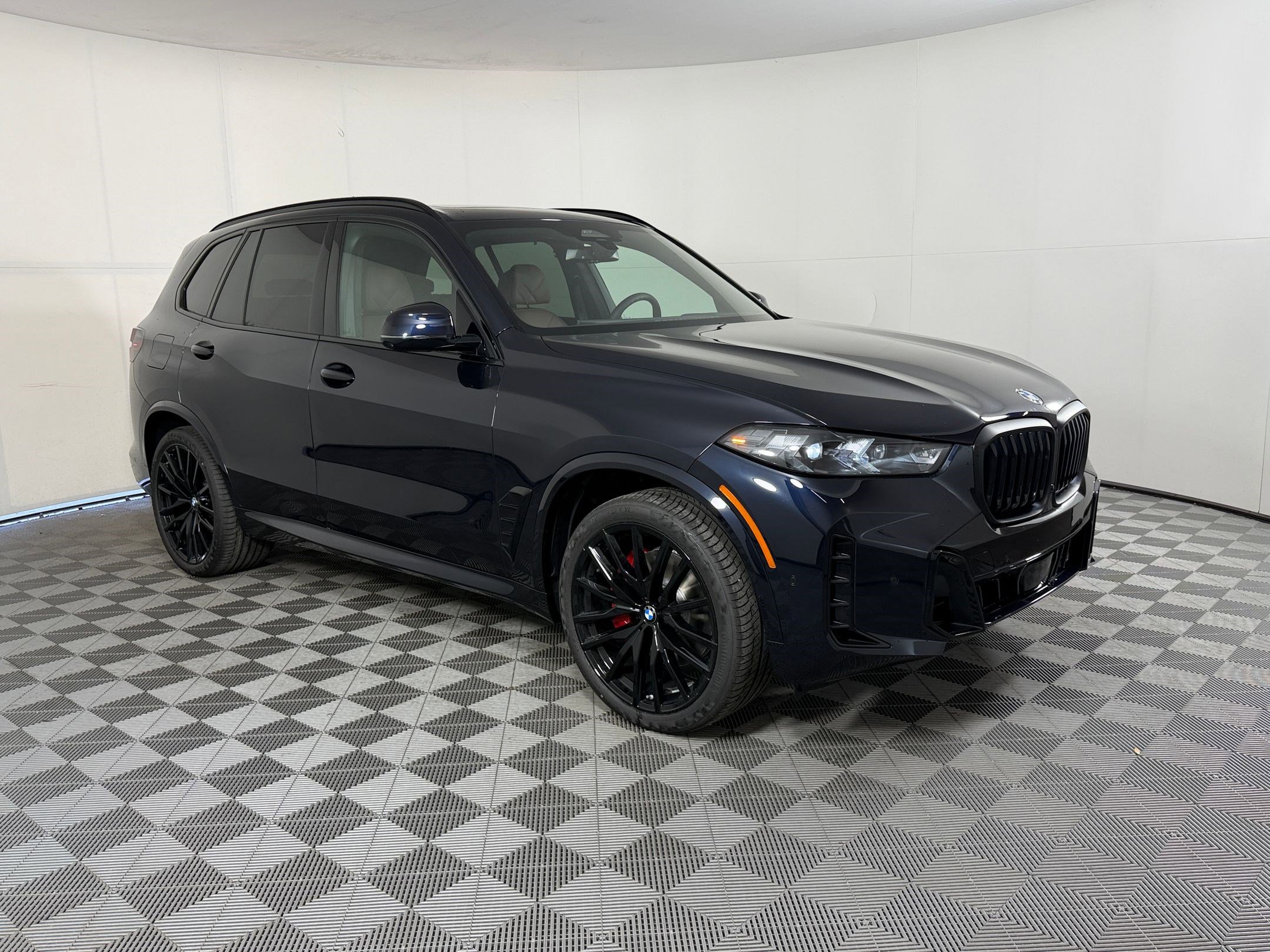 New 2026 BMW X5 xDrive40i w/ M Sport Package AWD/4WD image 7