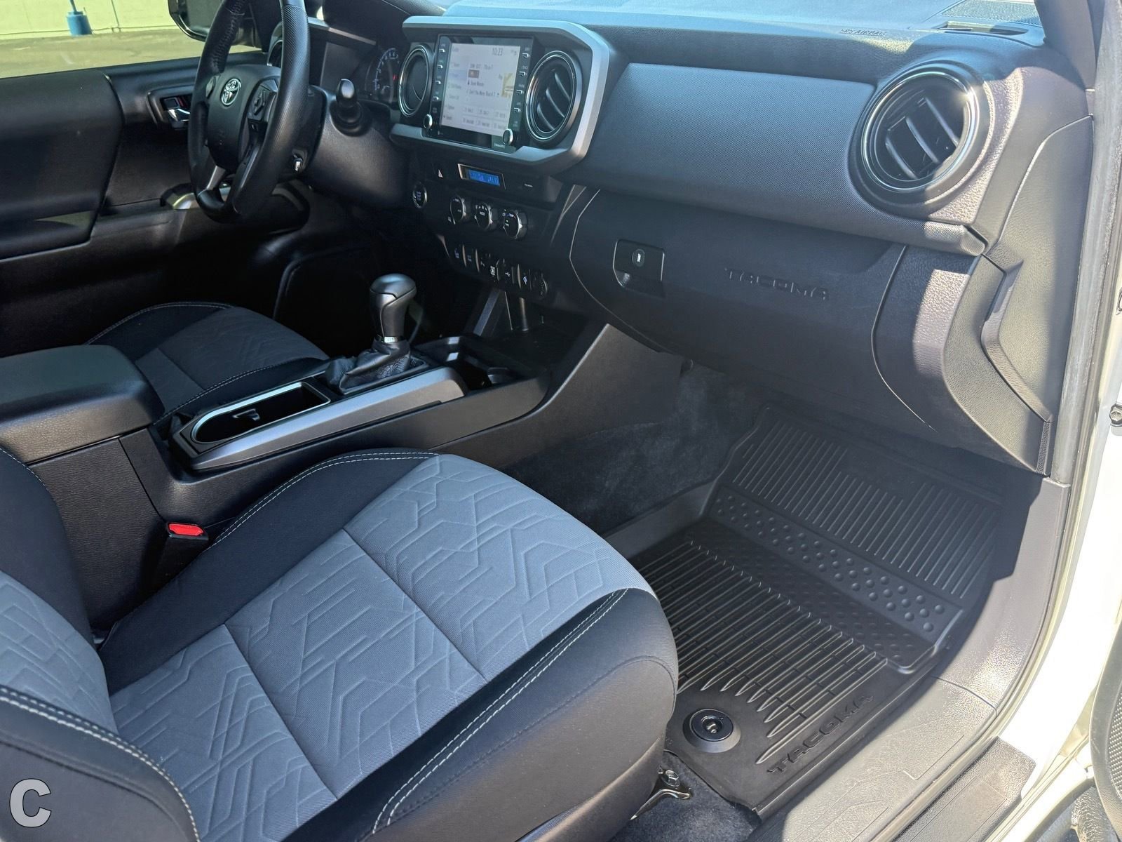 Used 2022 Toyota Tacoma TRD Off-Road w/ Technology Package RWD image 12