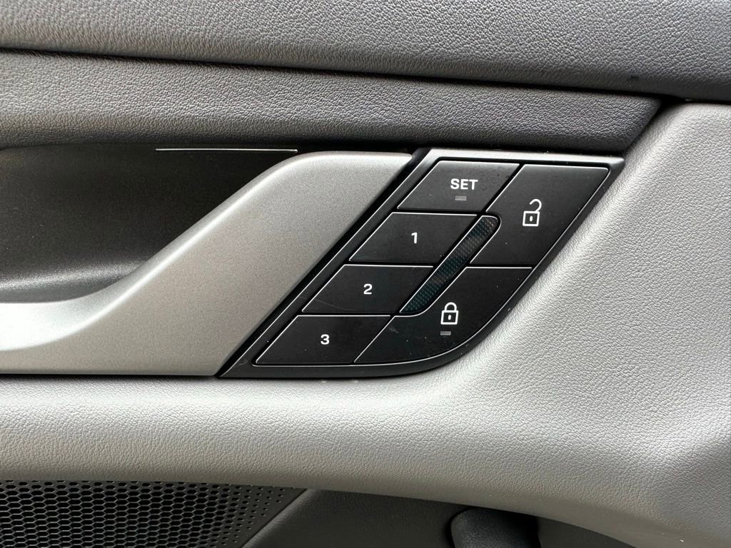 Used 2025 Porsche Taycan 4 Cross Turismo image 18