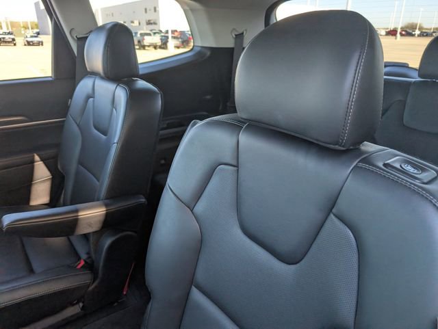 Used 2025 Kia Telluride S AWD/4WD image 28