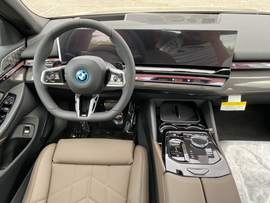 New 2027 BMW 550e xDrive w/ Executive Package AWD/4WD image 9