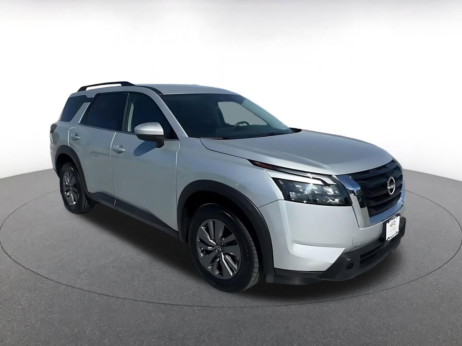 Used 2025 Nissan Pathfinder SV AWD/4WD image 3