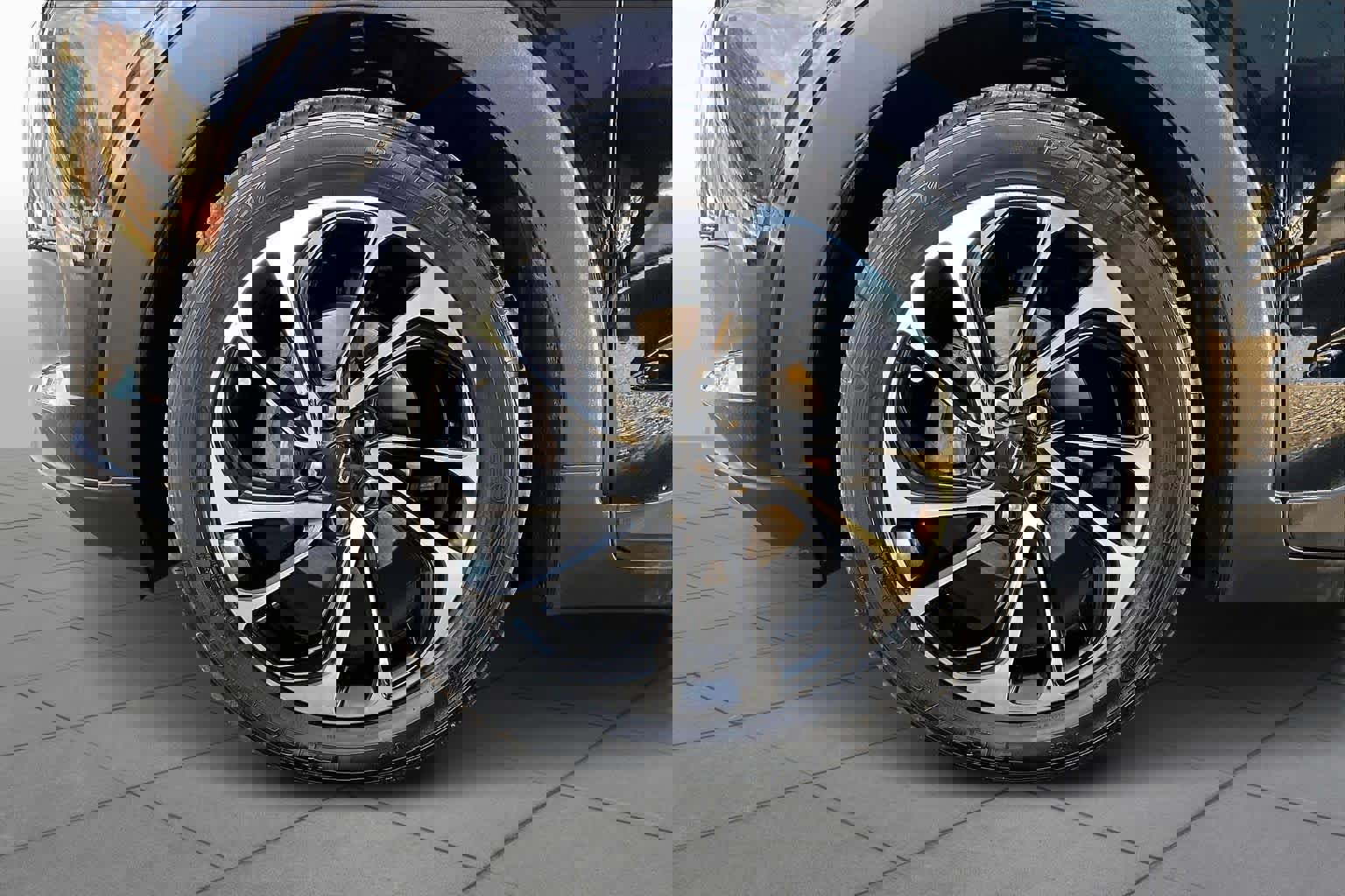 Used 2022 Chevrolet Bolt EUV Premier w/ Sun & Sound Package image 11