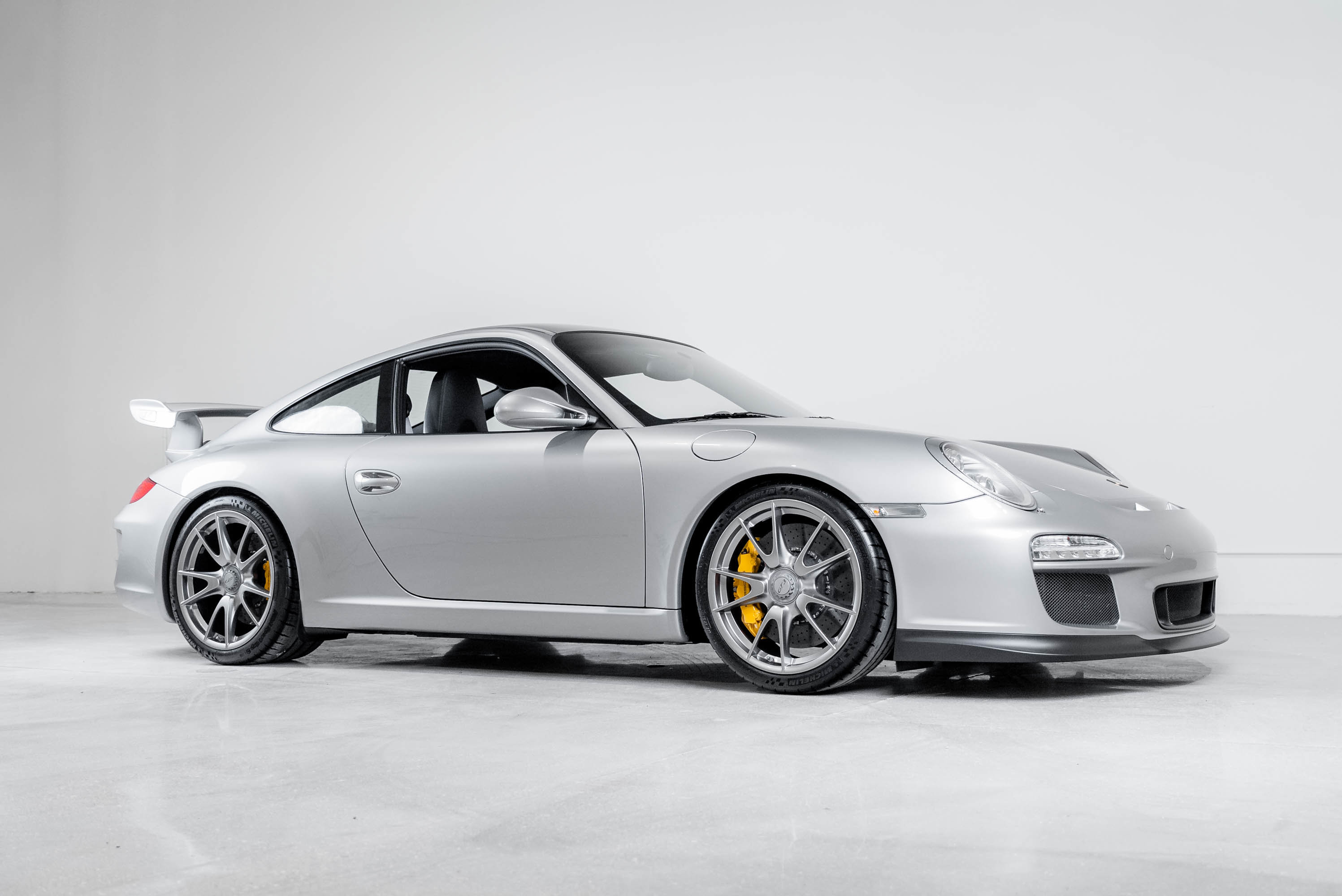 Used 2010 Porsche 911 GT3 RWD image 4