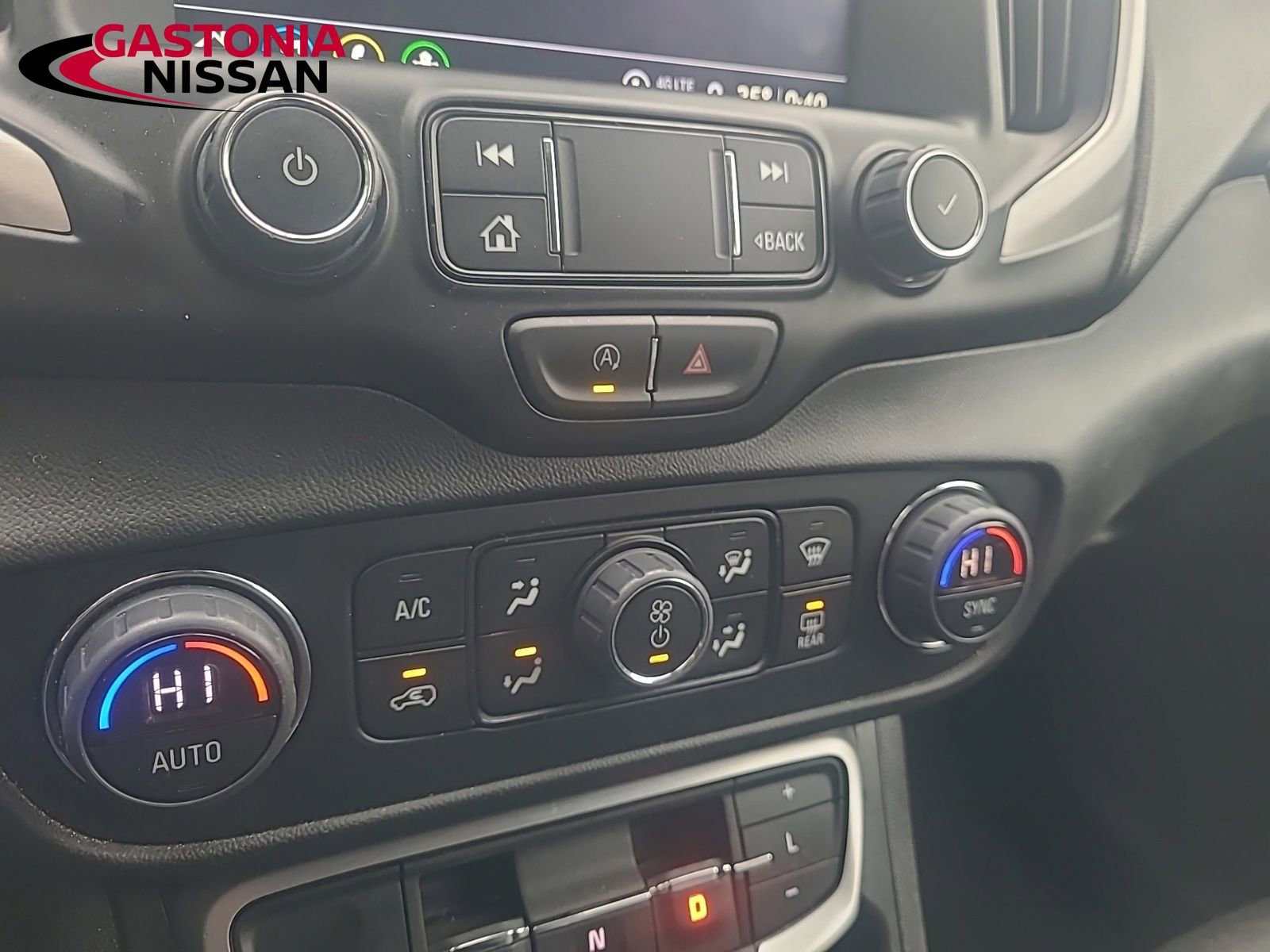 Used 2024 GMC Terrain SLT image 44