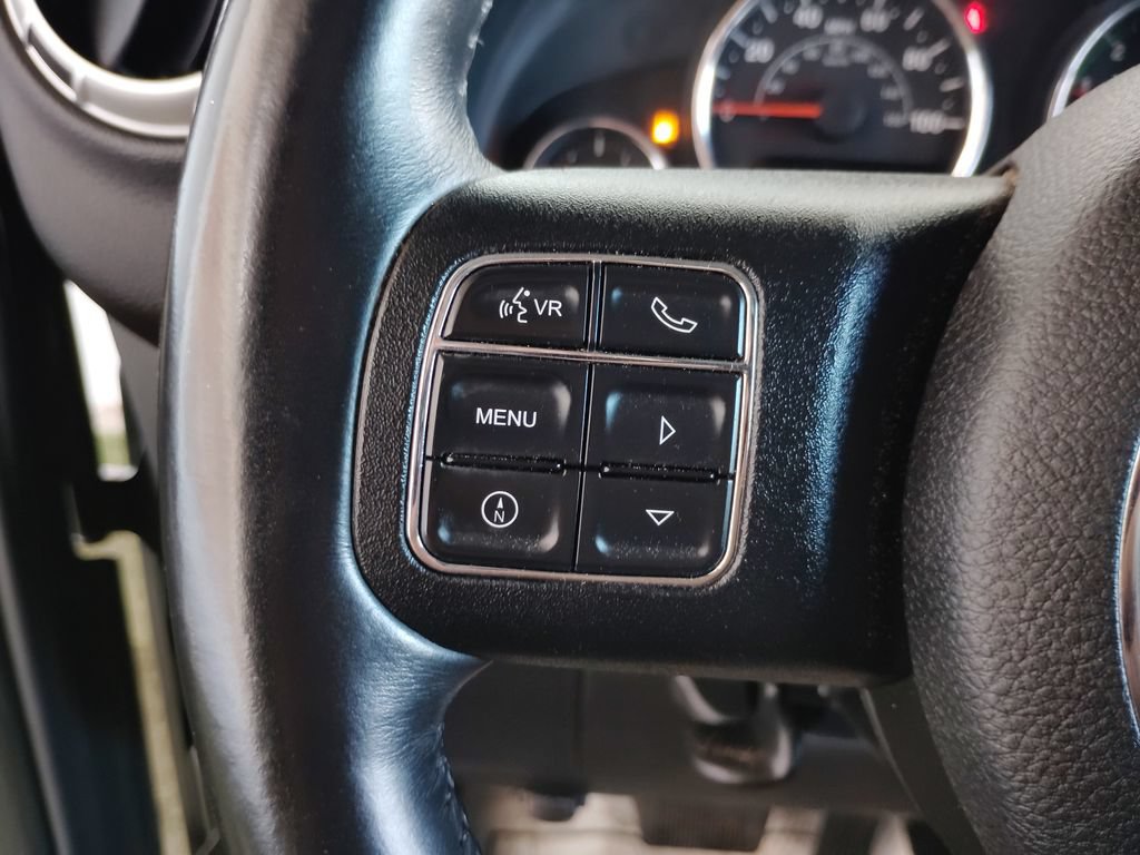Used 2015 Jeep Wrangler Unlimited Rubicon w/ Connectivity Group AWD/4WD image 25