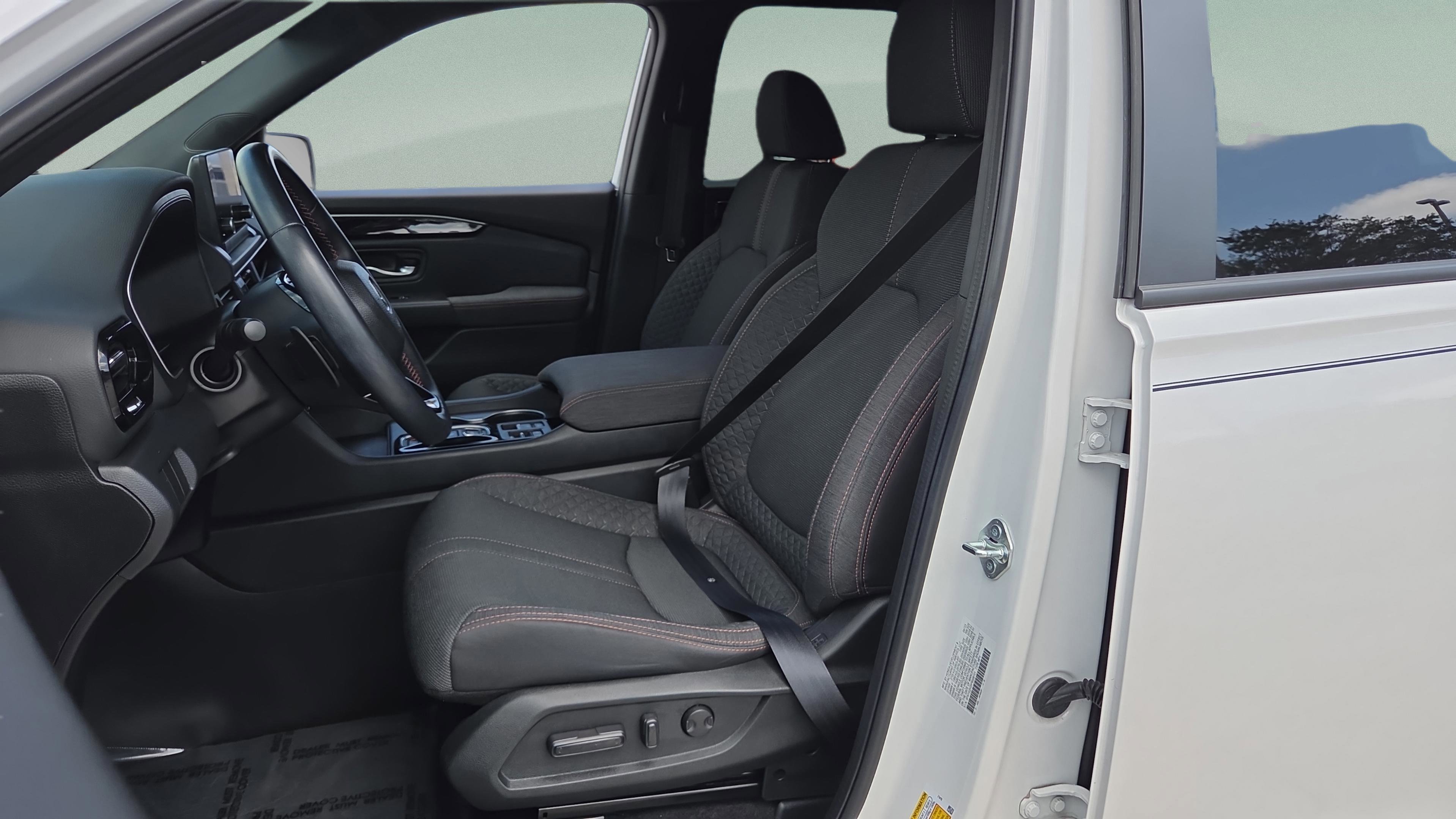 Used 2023 Honda Pilot Sport image 9