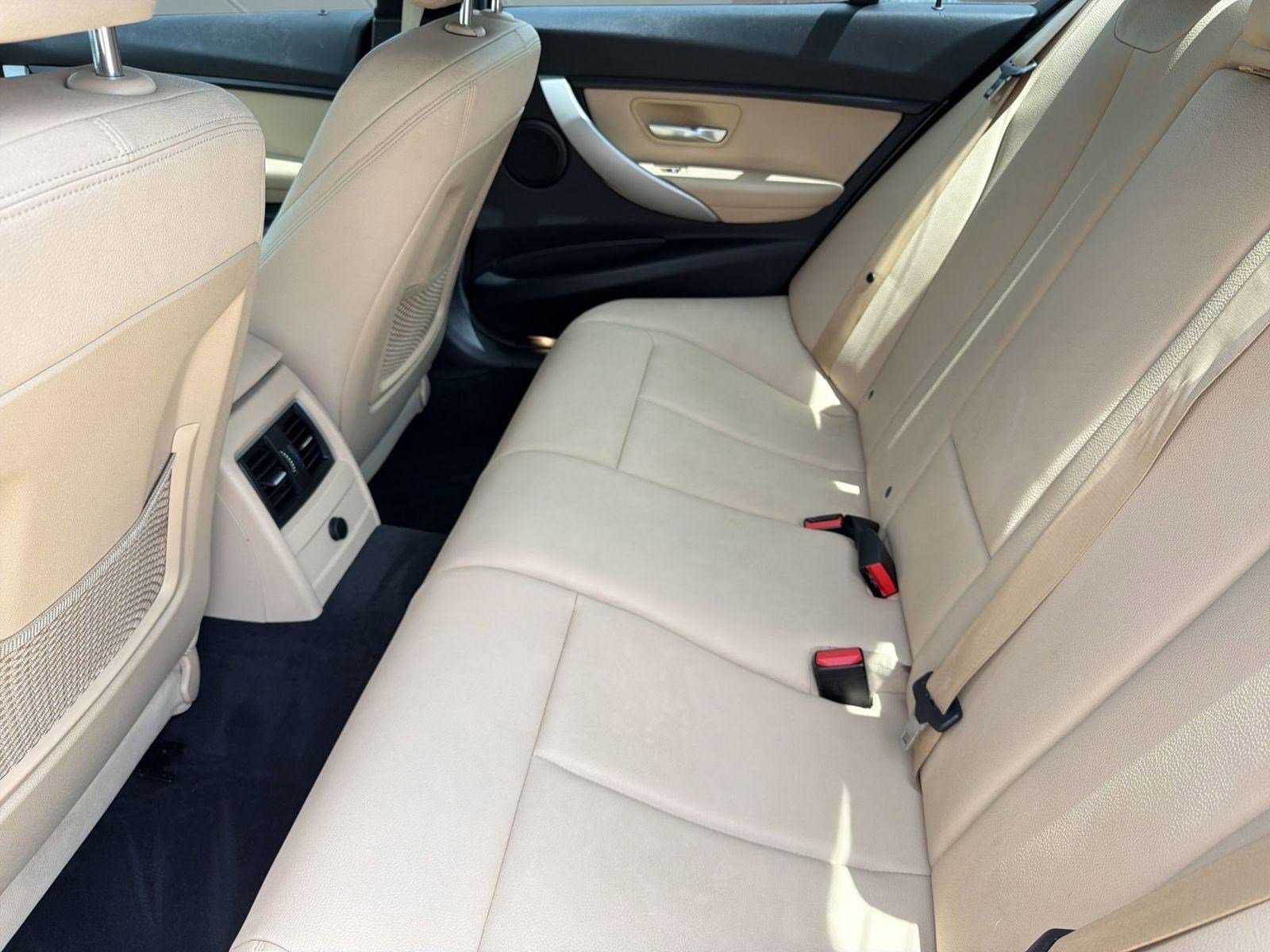 Used 2017 BMW 320i Sedan RWD image 24
