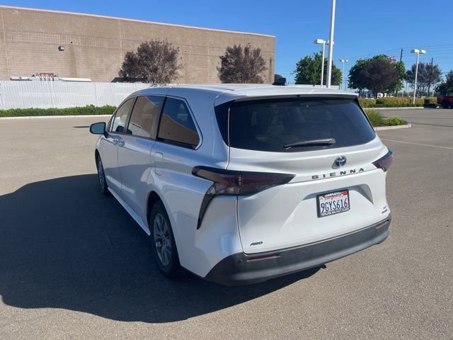 Used 2023 Toyota Sienna XLE image 7